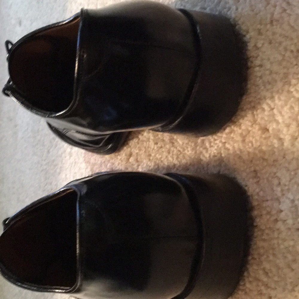 Shoes - Picture 4 of 5